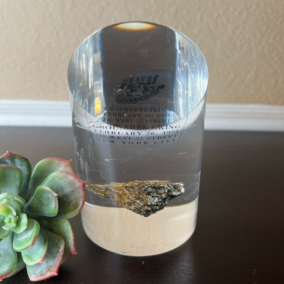 Vintage Planet Hollywood Groundbreaking Lucite Paperweight, Feb 26 1991, NYC - Picture 2 of 8